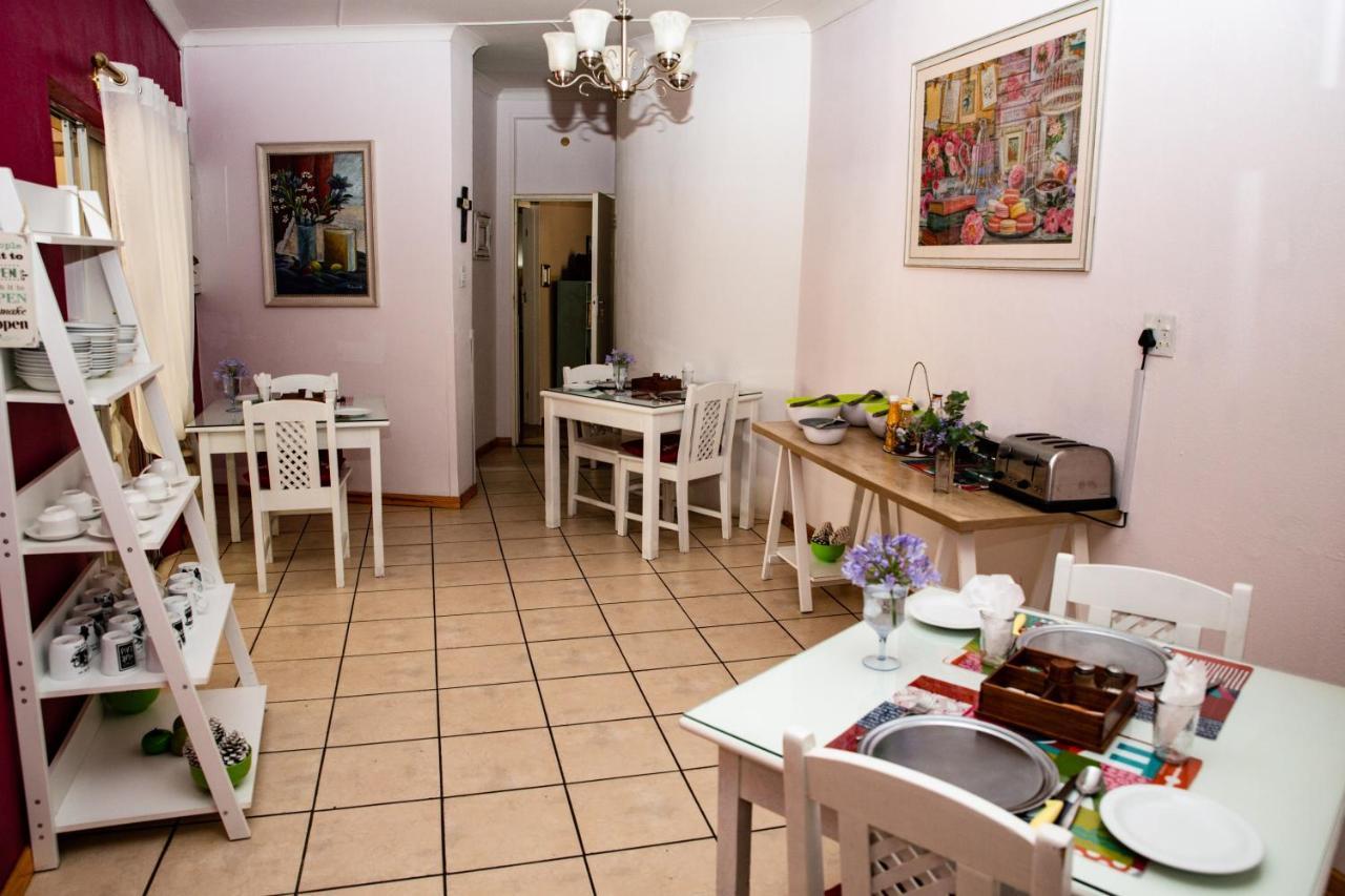 Woodpecker Guesthouse Фиксбург Екстериор снимка