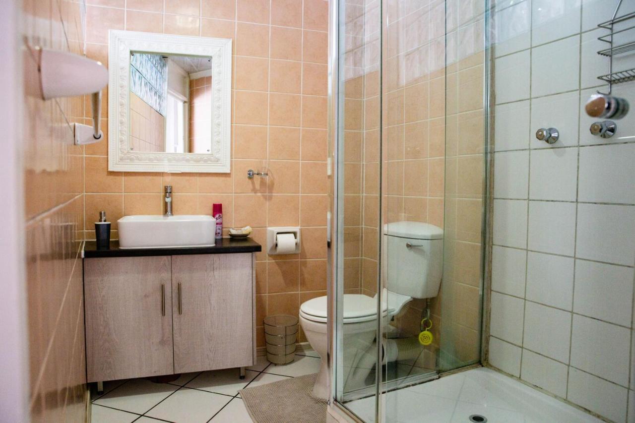 Woodpecker Guesthouse Фиксбург Екстериор снимка