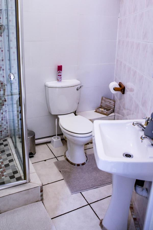 Woodpecker Guesthouse Фиксбург Екстериор снимка
