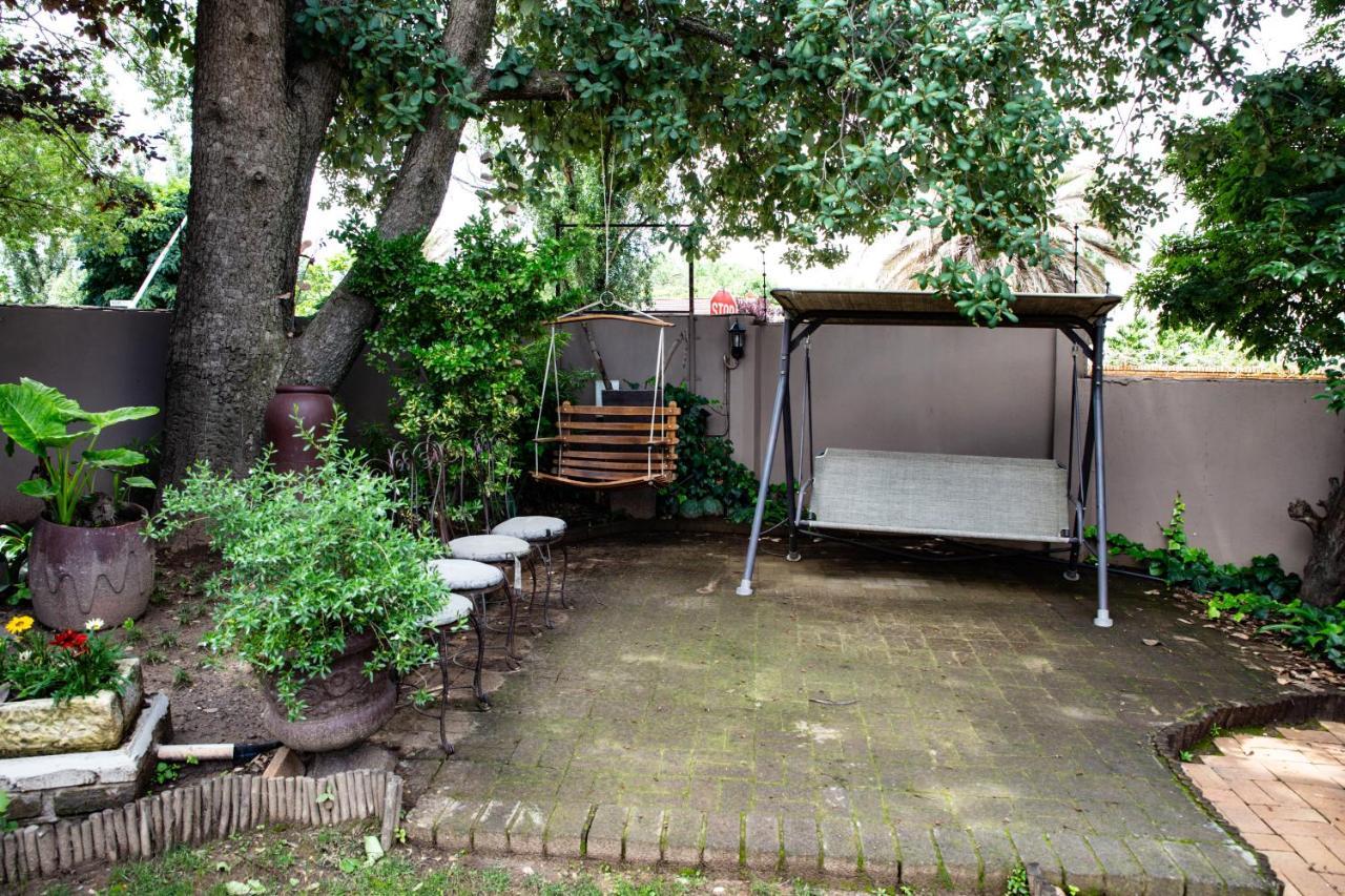 Woodpecker Guesthouse Фиксбург Екстериор снимка