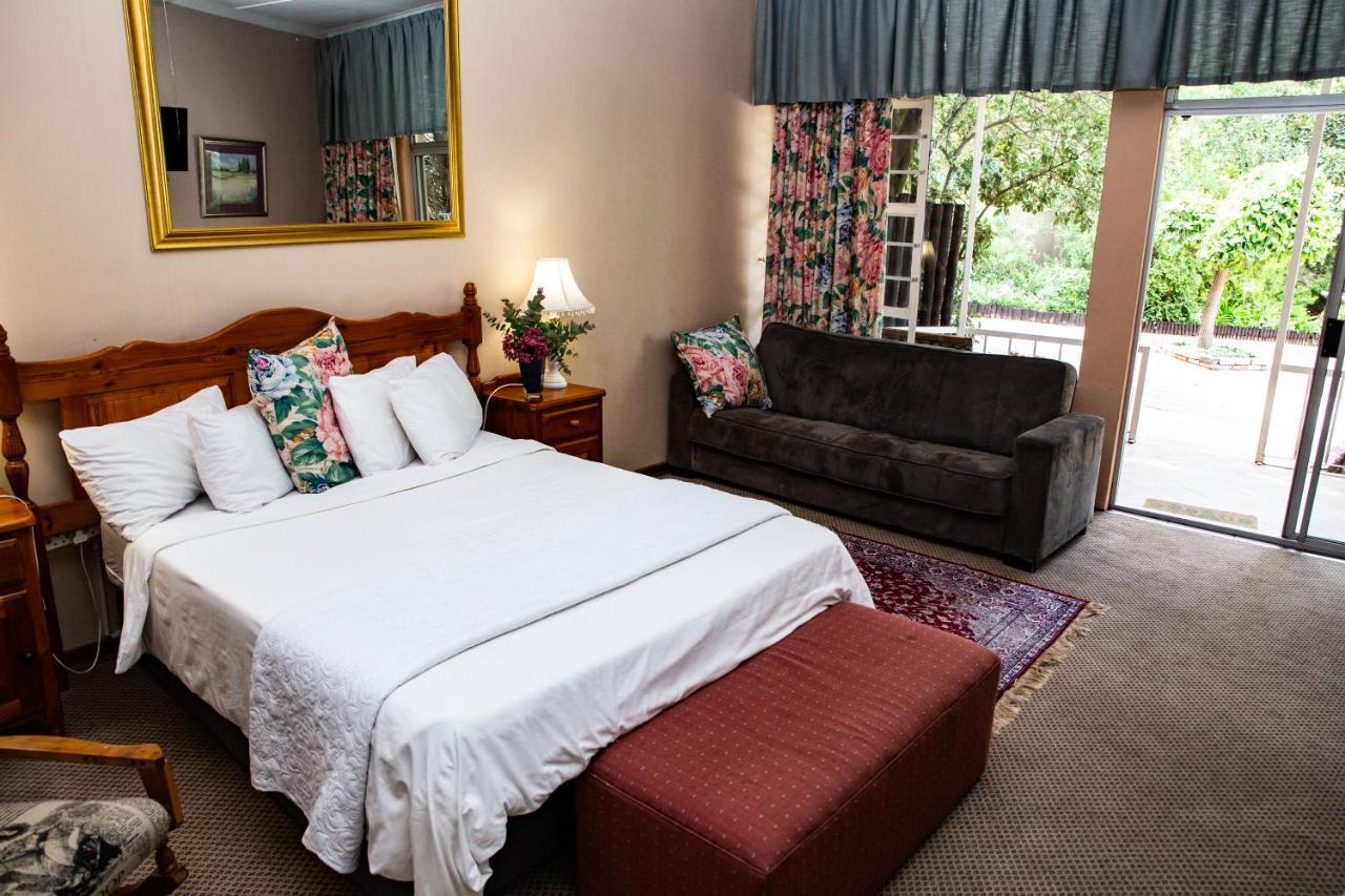 Woodpecker Guesthouse Фиксбург Екстериор снимка
