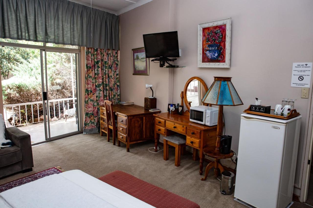 Woodpecker Guesthouse Фиксбург Екстериор снимка