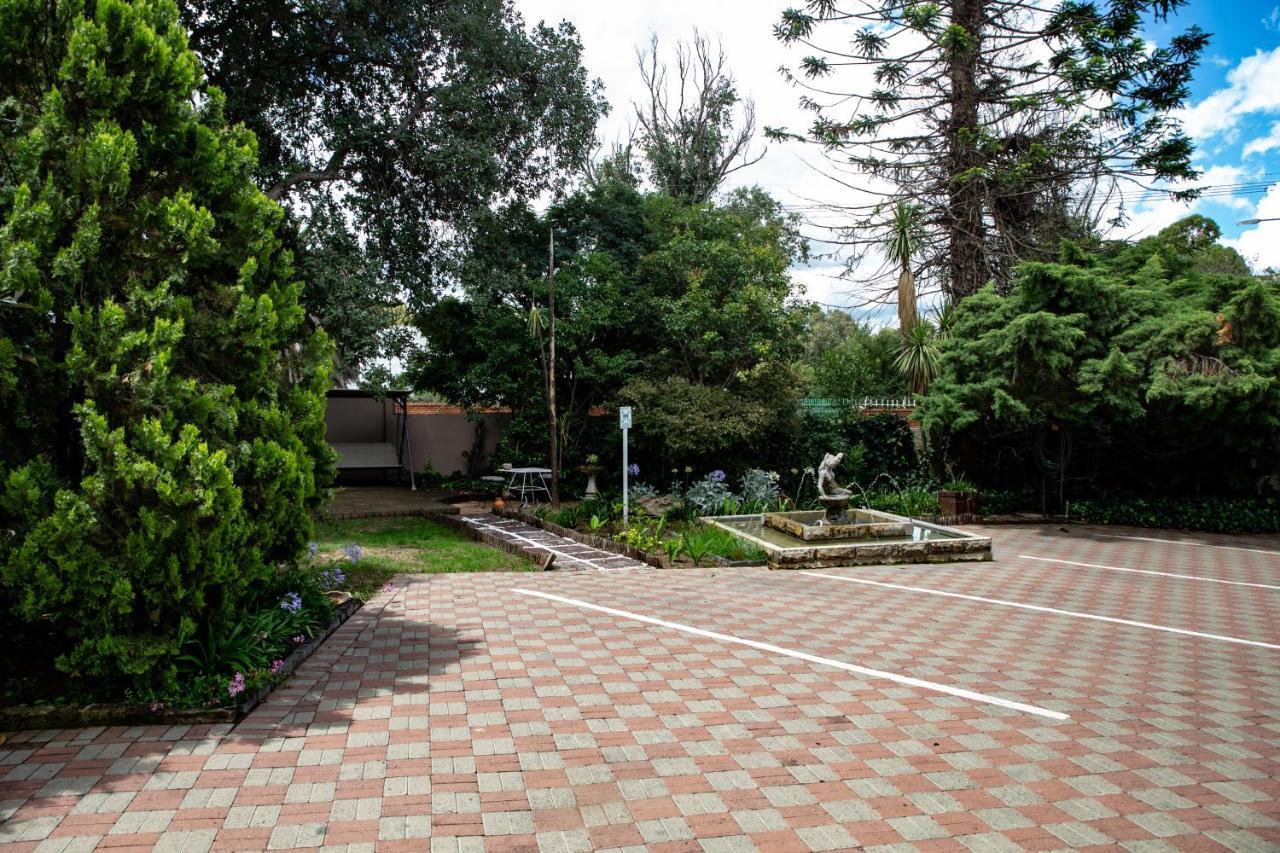 Woodpecker Guesthouse Фиксбург Екстериор снимка