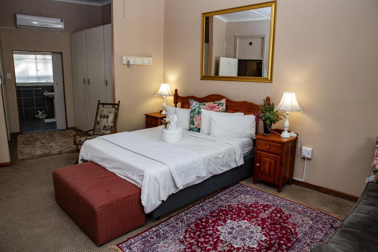 Woodpecker Guesthouse Фиксбург Екстериор снимка