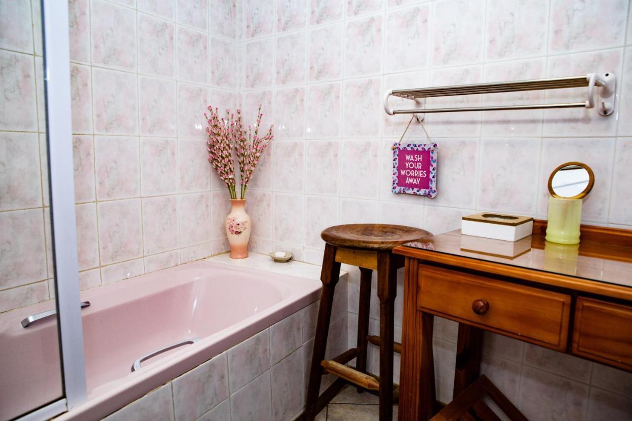 Woodpecker Guesthouse Фиксбург Екстериор снимка