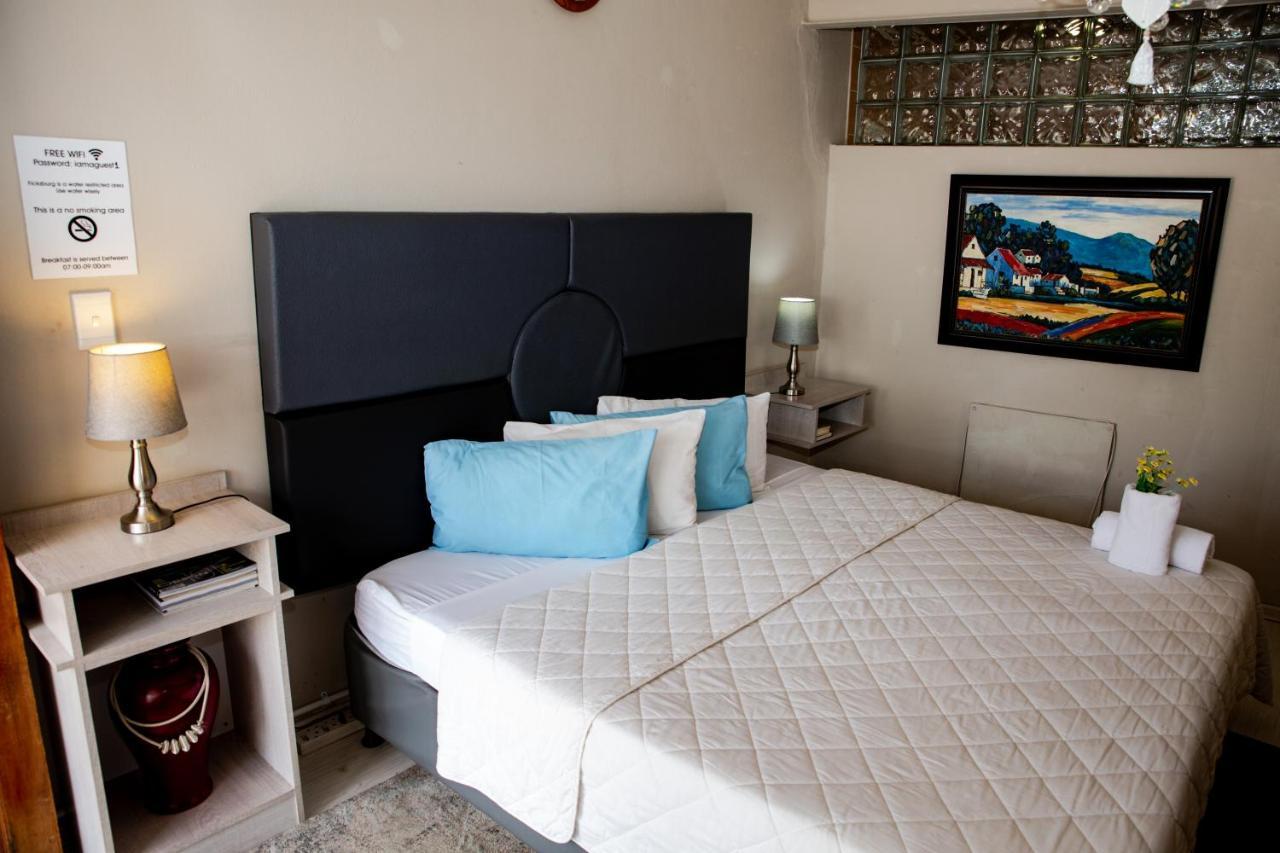 Woodpecker Guesthouse Фиксбург Екстериор снимка