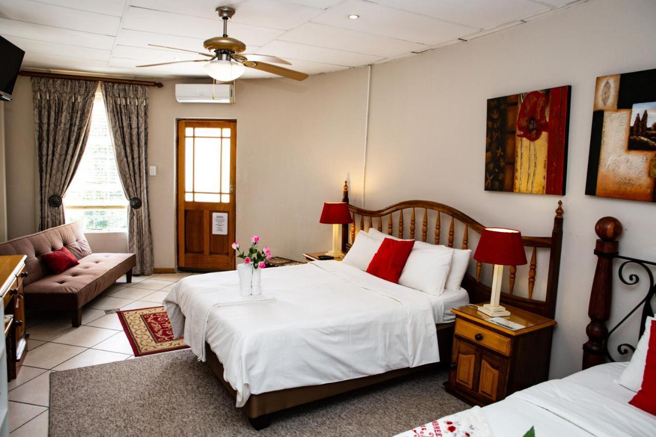 Woodpecker Guesthouse Фиксбург Екстериор снимка