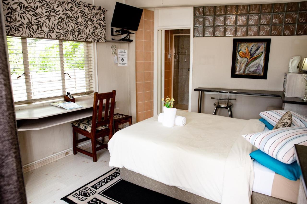 Woodpecker Guesthouse Фиксбург Екстериор снимка