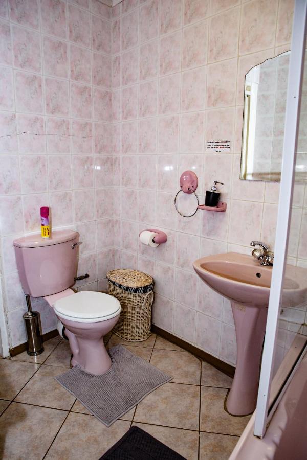 Woodpecker Guesthouse Фиксбург Екстериор снимка