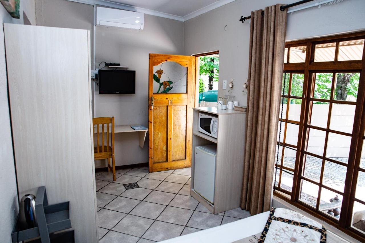 Woodpecker Guesthouse Фиксбург Екстериор снимка