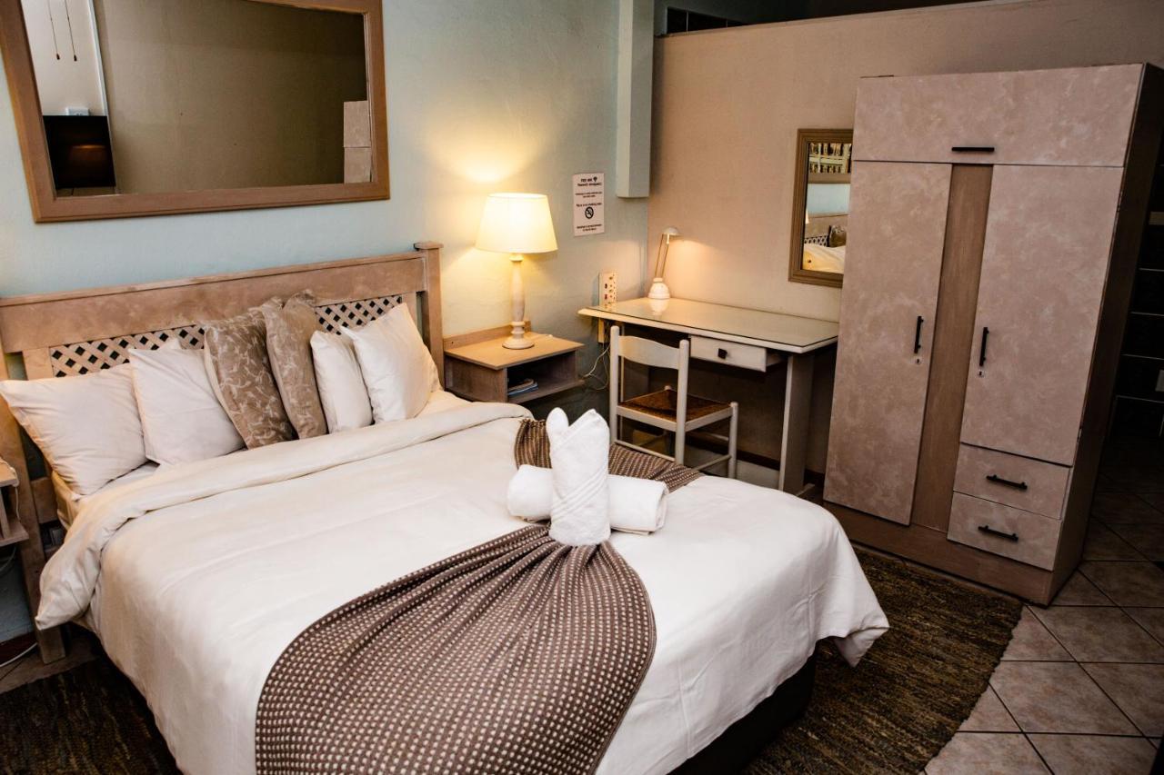 Woodpecker Guesthouse Фиксбург Екстериор снимка