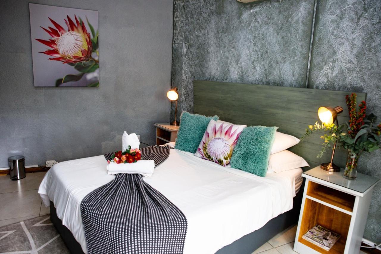 Woodpecker Guesthouse Фиксбург Екстериор снимка
