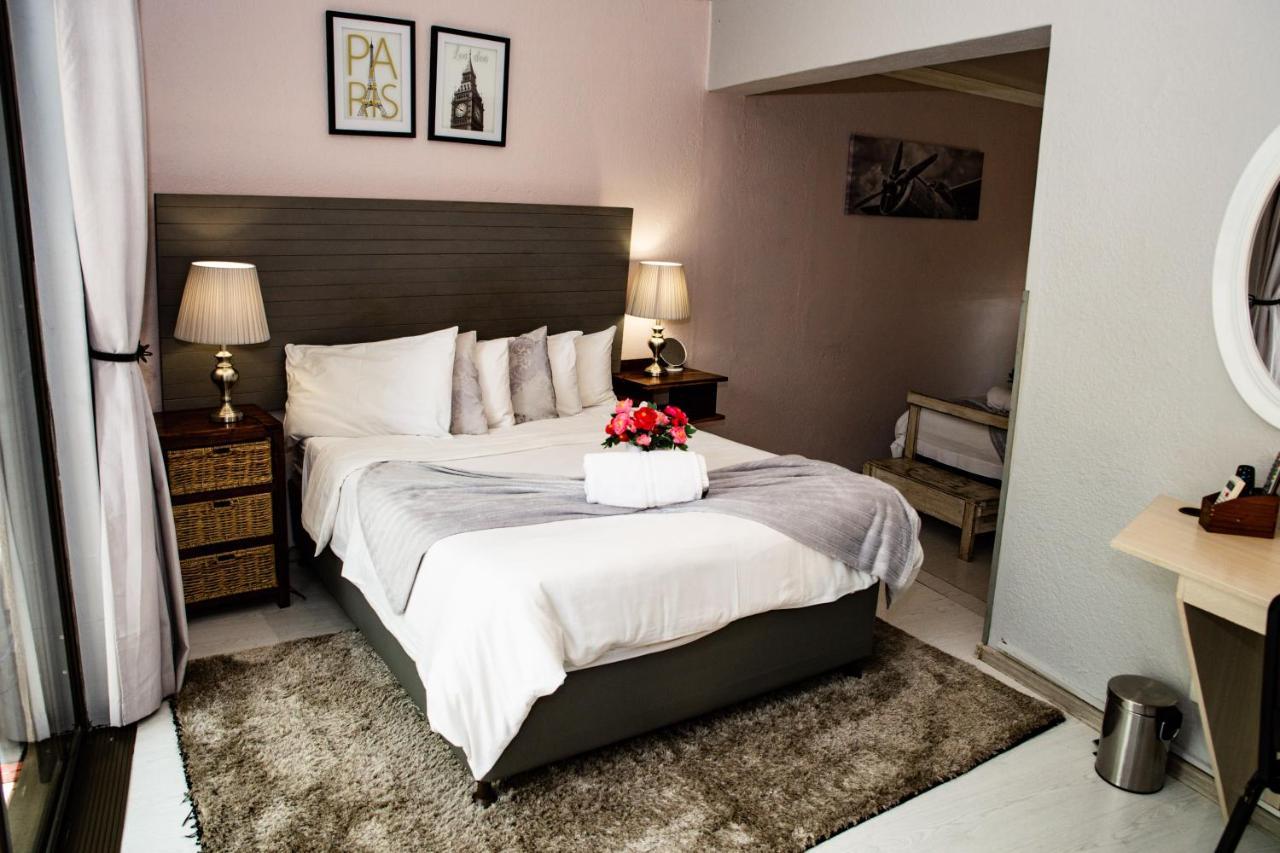 Woodpecker Guesthouse Фиксбург Екстериор снимка