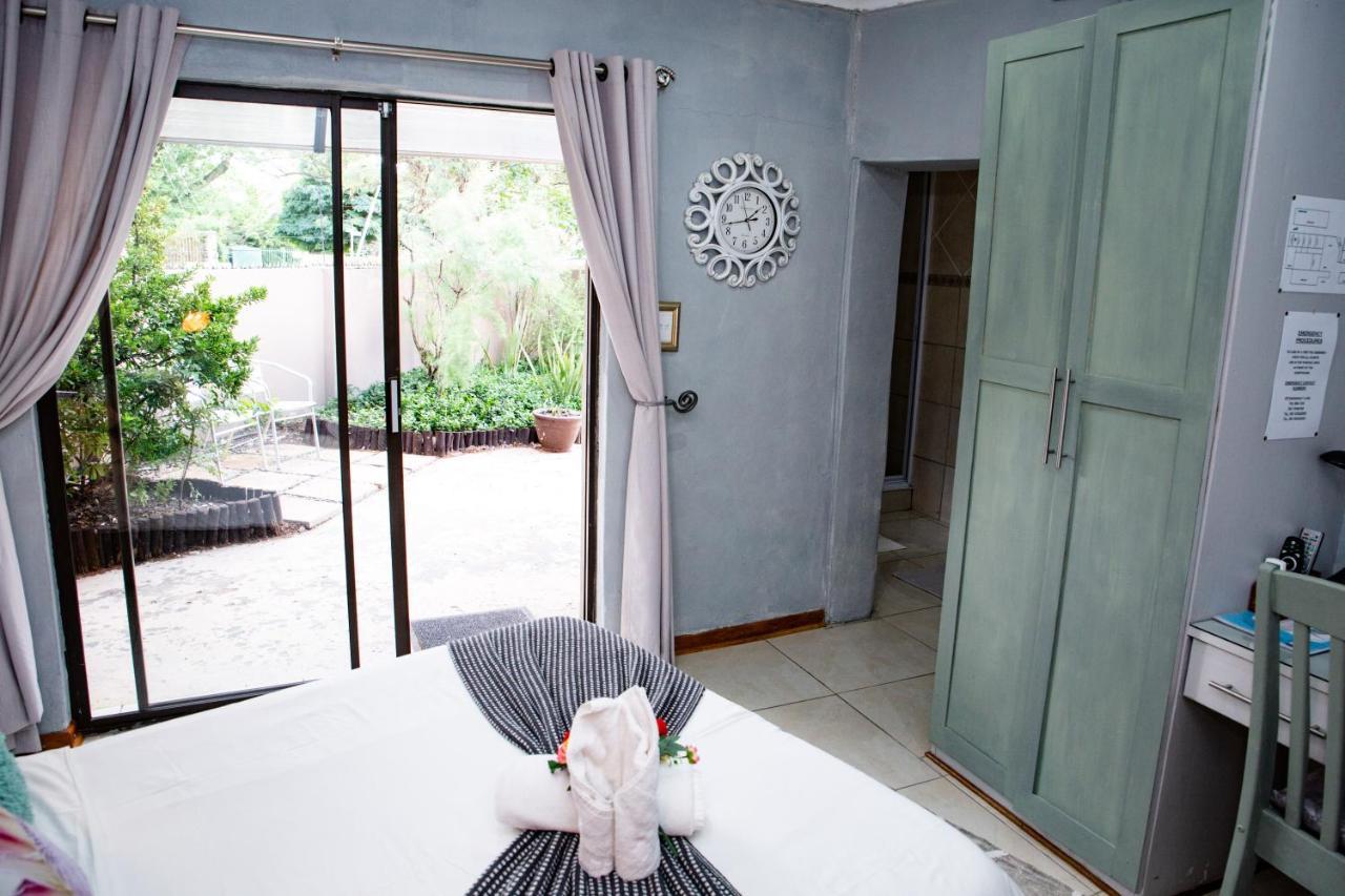 Woodpecker Guesthouse Фиксбург Екстериор снимка